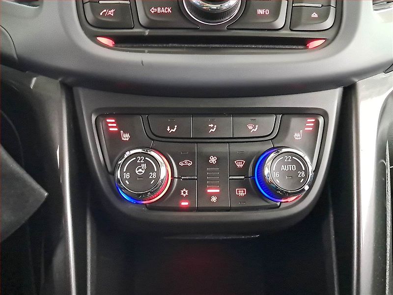 Opel Zafira (2014) 2.0 CDTI, 7 míst, Navi, Xenony - fotka 18 z 21