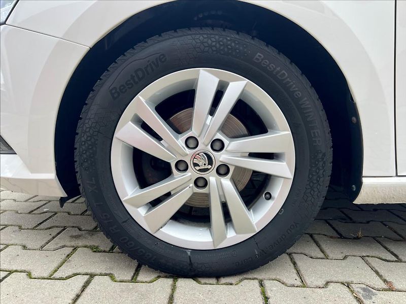 Škoda Fabia 1,0 STYLE / LED / kamera / ČR - fotka 47 z 48