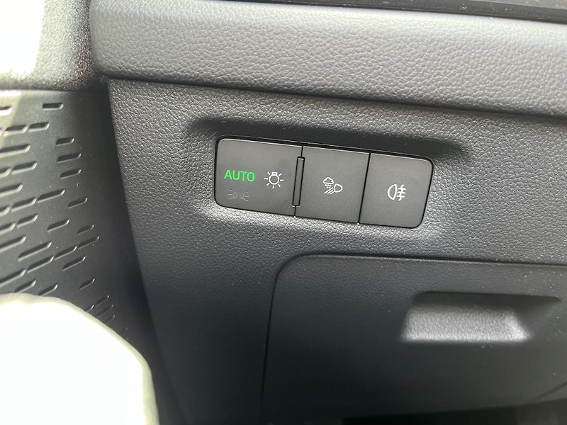 Škoda Octavia 2.0TDI TOP SELECTION - fotka 16 z 25