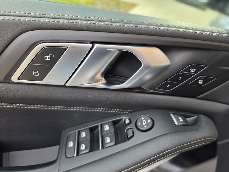BMW X5 (2024) xDrive 30d M PAKET - fotka 9 z 22