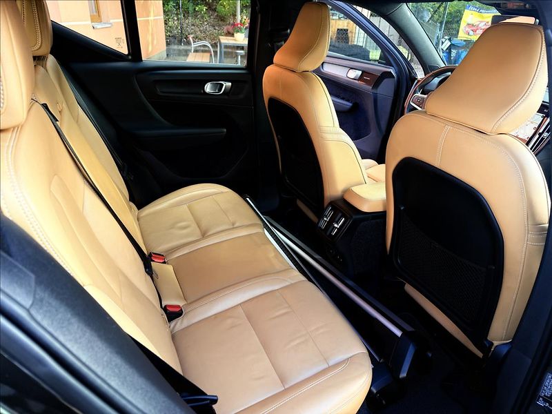 Volvo XC40 2,0 T4 Inscription AWD - fotka 22 z 31