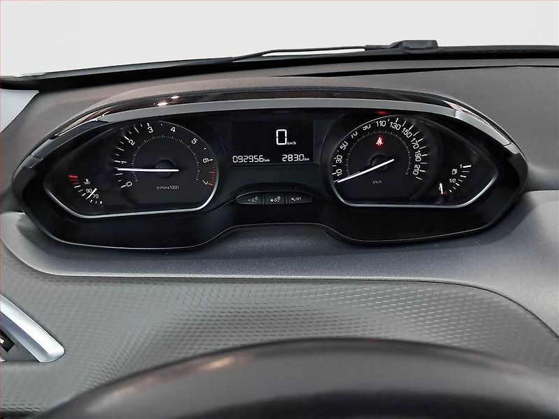 Peugeot 208 (2016) 1.0 VTi, Tempomat - fotka 11 z 15