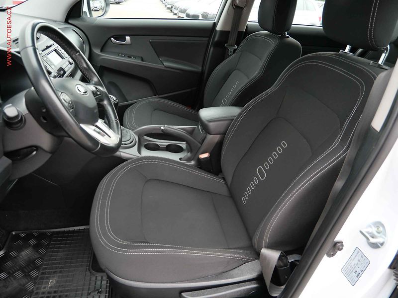 Kia Sportage (2013) 1.6 GDi, ČR - fotka 9 z 21