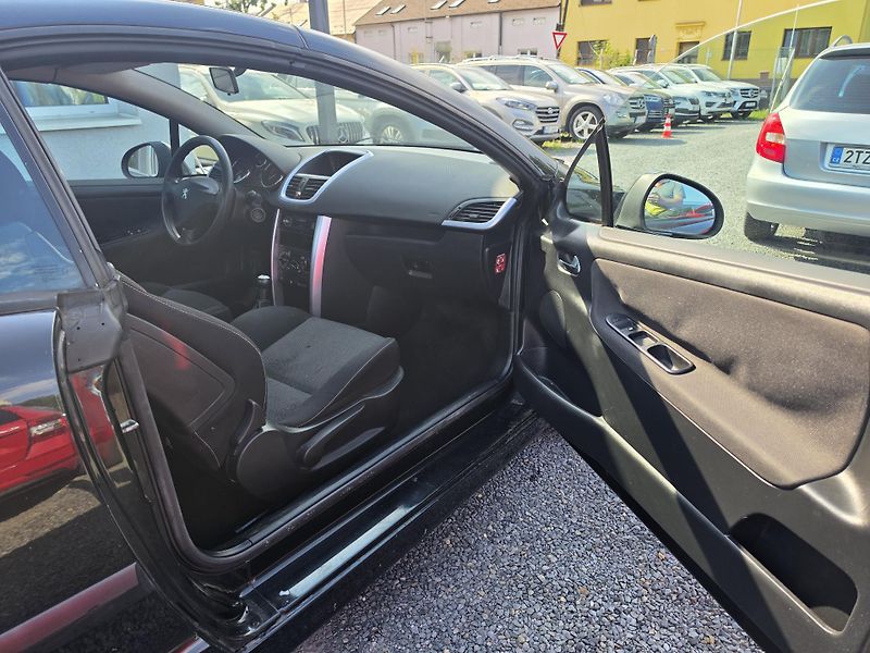 Peugeot 207 1.6 i Kabriolet  - fotka 13 z 18