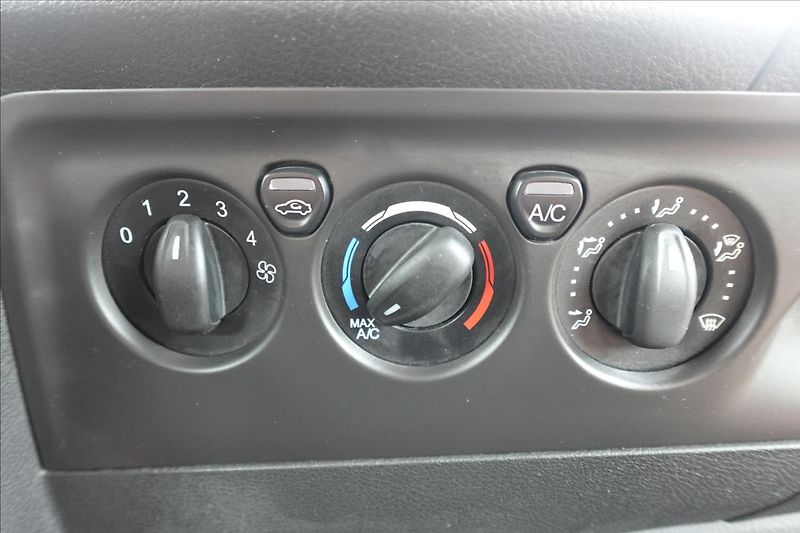 Ford Transit Custom 2,0 TDCi  L1H1 BUS KLIMA SERVI - fotka 26 z 28