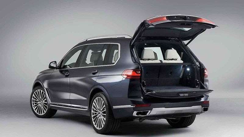 BMW X7 vs. Mercedes GLS vs. Volvo XC90 vs. Audi Q7
