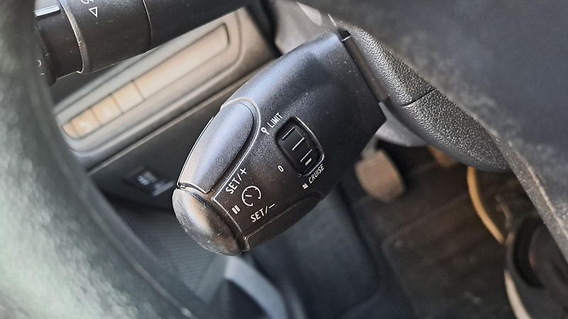 Peugeot 208 1.2 PureTech NAVI - fotka 24 z 27