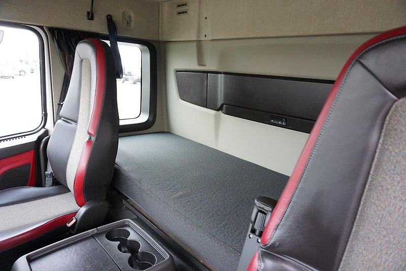 Volvo FM (2016) 460 / E 6 / IZOTERMA + WINDA / - fotka 40 z 45