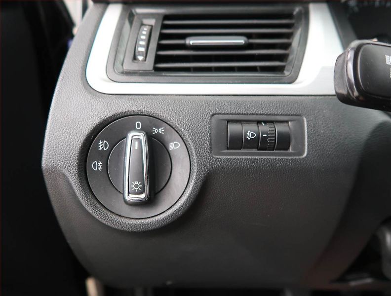 Škoda Rapid (2015) Spaceback 1.2 TSI - fotka 16 z 19