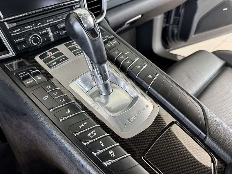Porsche Panamera Diesel*221kW*Chrono*Webasto - fotka 21 z 33