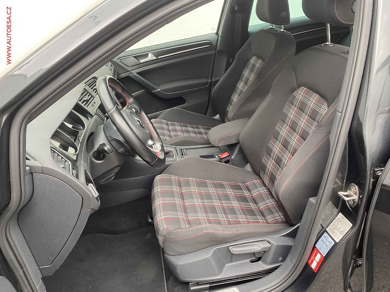 Volkswagen Golf (2015) 2.0 TFSi, GTi, DSG - fotka 9 z 18