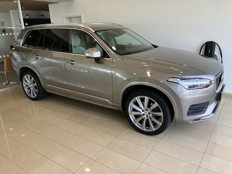 Volvo XC90 B5 AWD Momentum AT8 - fotka 2 z 43