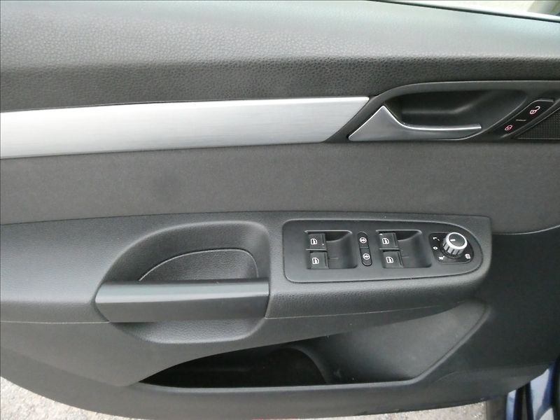 Volkswagen Sharan 2,0 TDi 103kW Cup,2xkola,panor - fotka 39 z 67