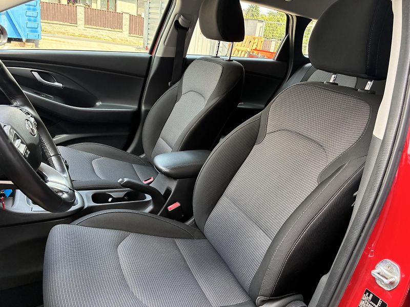 Hyundai i30 1.0T-GDi88kW DIGI KLIMA TAŽNÉ  - fotka 10 z 25