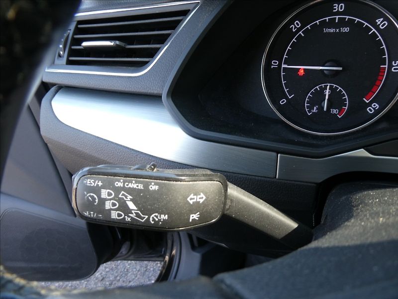 Škoda Superb 1,6 TDi DPH 2x kola,po servise - fotka 26 z 34