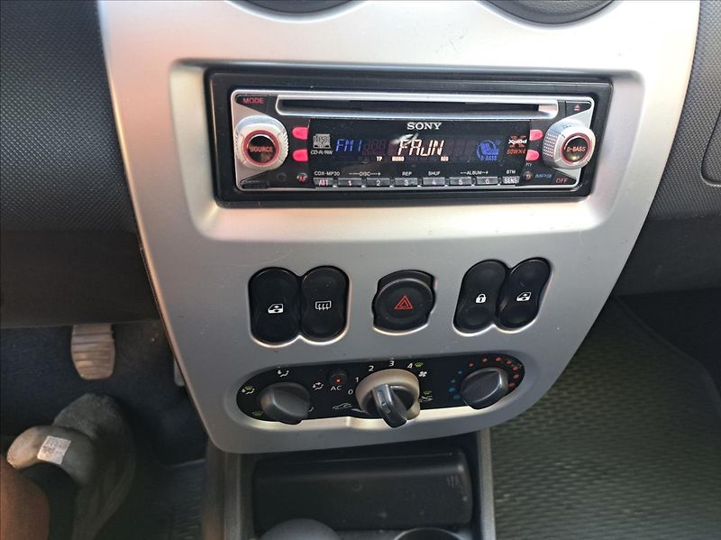Dacia Sandero 1,2 16V klima - fotka 18 z 39