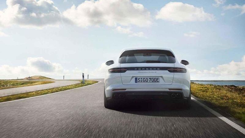 Porsche Panamera Turbo S E-Hybrid Sport Turismo.