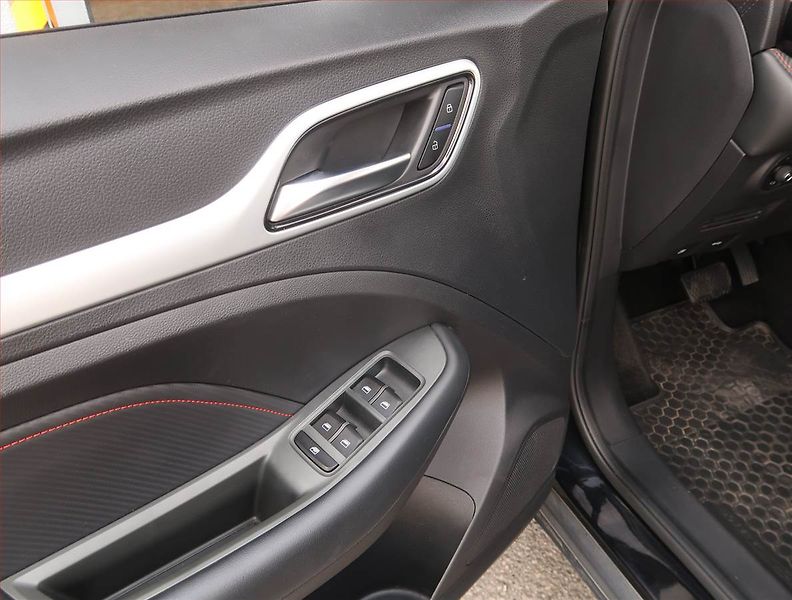 MG ZS (2023) Exclusive 1.0 Turbo, Automat - fotka 16 z 19