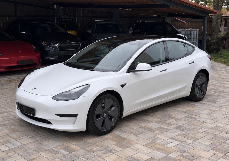 Tesla Model 3 (2021) SR+ 60, LFP, SOH:92% - fotka 1 z 14