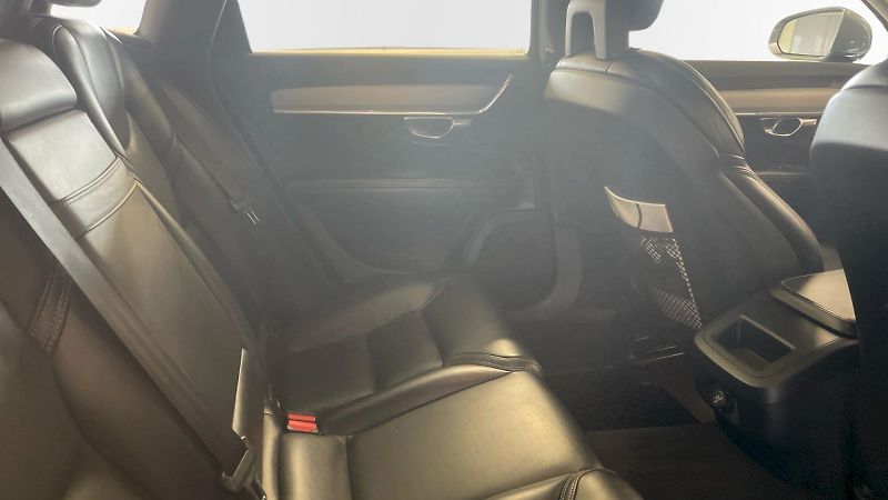 Volvo V90 (2018) Kombi Inscription 2.0 TDI 110k - fotka 14 z 38