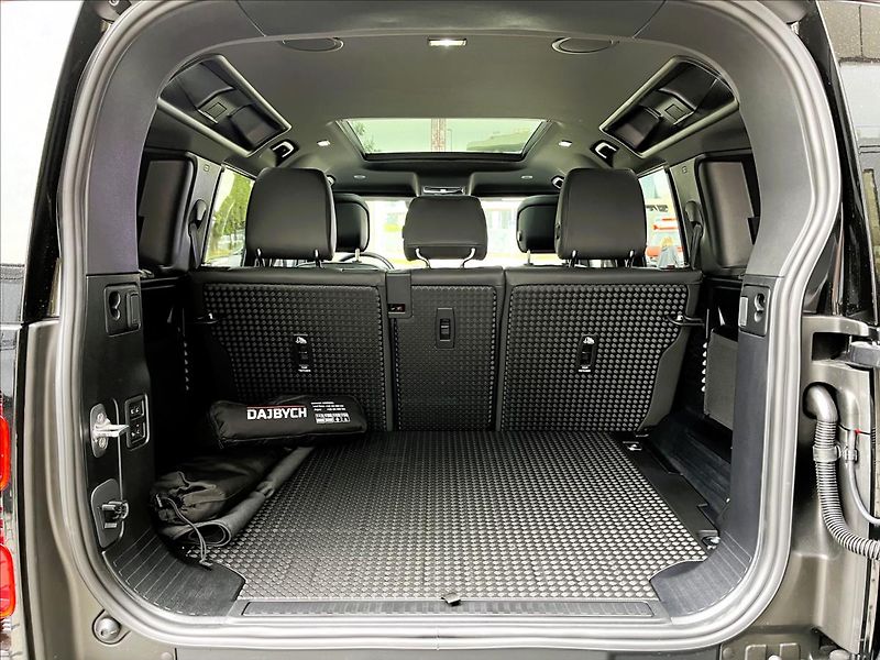 Land Rover Defender (2026) 110 D250 X-DYNAMIC SE - fotka 6 z 34
