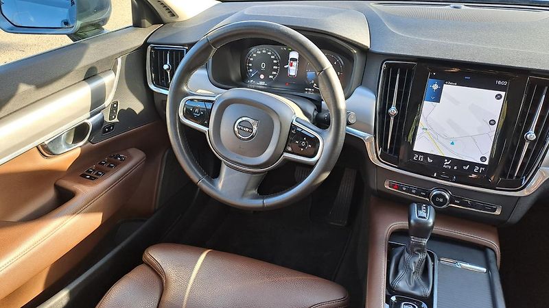 Volvo V90 2.0 D4 Momentum NAVI Automat - fotka 19 z 33