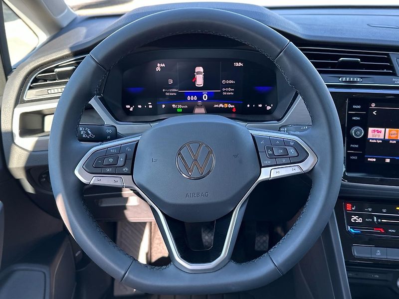 Volkswagen Touran (2024) People 1,5 TSI EVO 7DSG - fotka 16 z 24