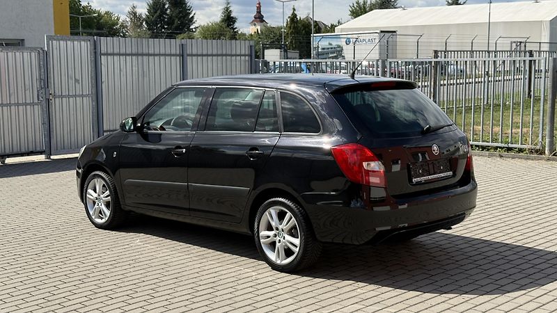 Škoda Fabia (2009) 1.6 16V*77kW*SPORT*136TKM*1MAJ - fotka 2 z 29