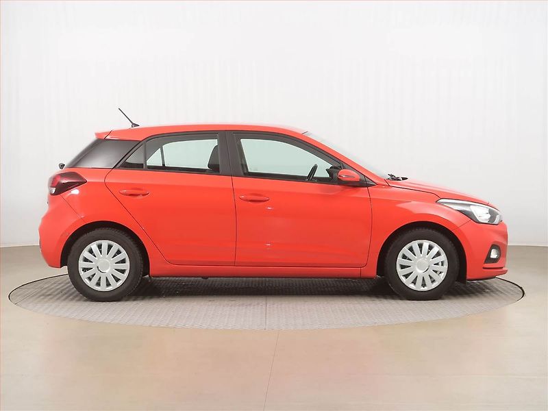 Hyundai i20 (2020) 1.2 - fotka 6 z 13
