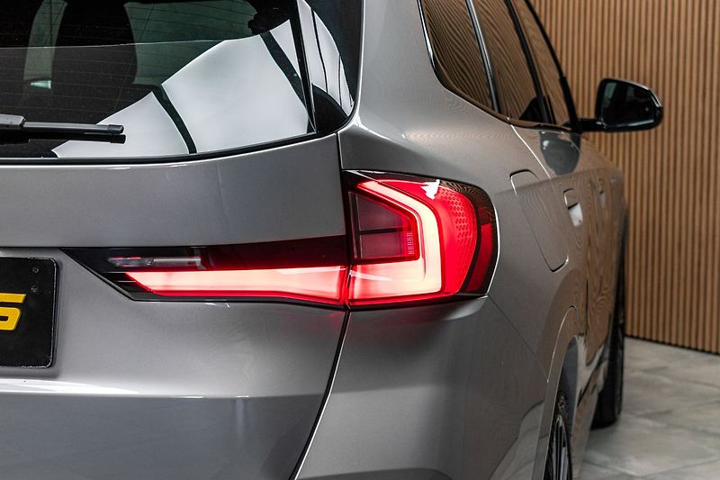 BMW iX1 xDrive30 REZERVACE - fotka 42 z 47