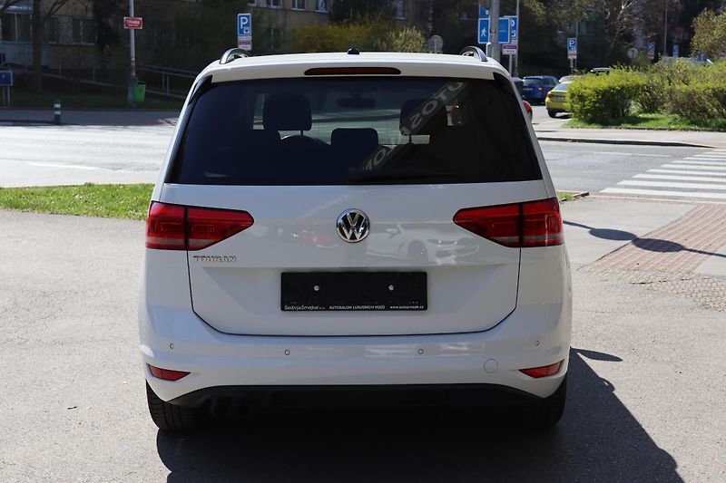 Volkswagen Touran 2.0TDI DSG 110kW - fotka 12 z 50