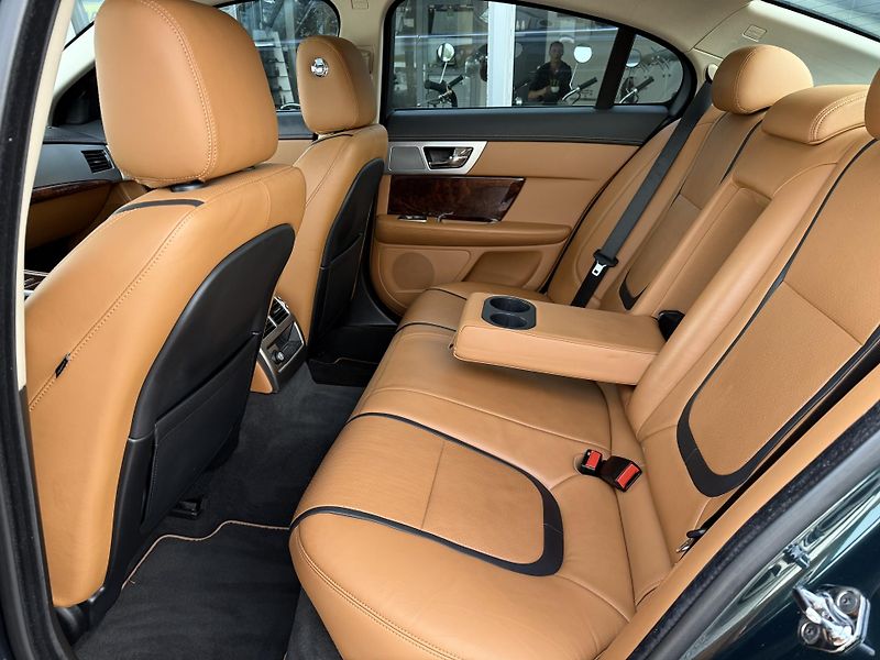 Jaguar XF 3,0 V6 S/C AWD REZERVACE - fotka 27 z 47