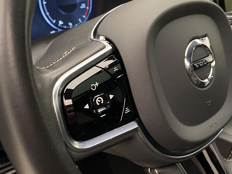 Volvo XC60 B5 AWD R-DESIGN AUT CZ - fotka 20 z 55