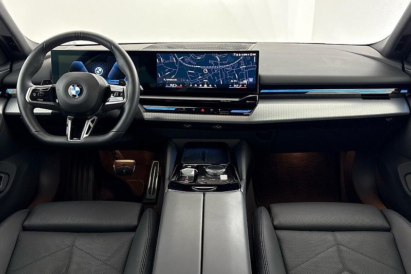 BMW Řada 5 540d xDrive Touring - fotka 14 z 24