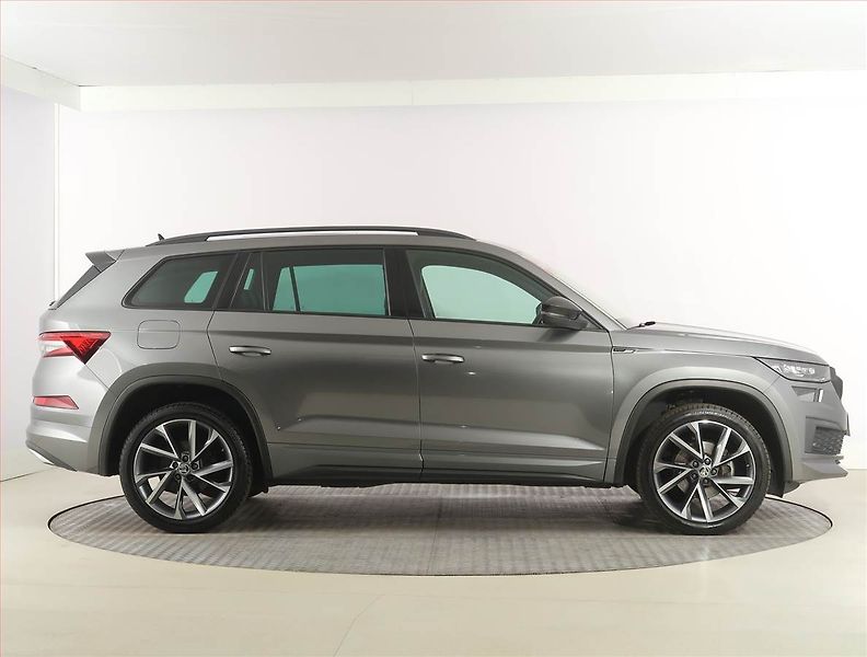 Škoda Kodiaq (2022) Sportline 1.5 TSI, digi klima - fotka 6 z 30