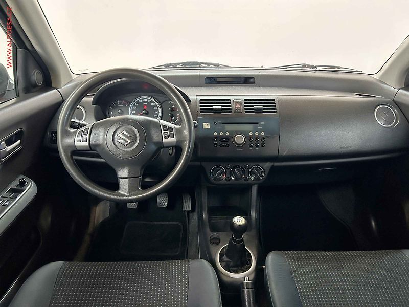 Suzuki Swift (2005) 1.3i, ČR - fotka 8 z 13