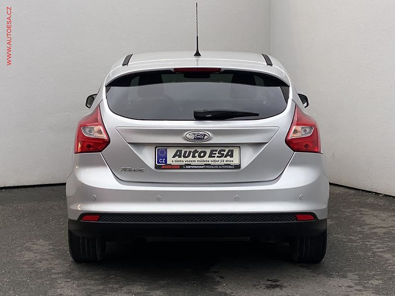 Ford Focus (2012) 1.6 Ti-VCT, Trend, AC, park. - fotka 5 z 15