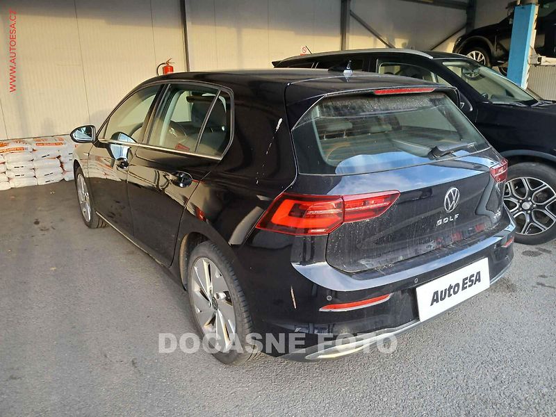 Volkswagen Golf (2020) 1.5 e-TSi, ČR, Style, DSG - fotka 2 z 3