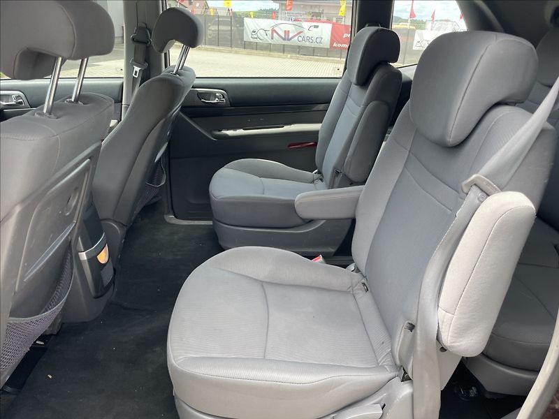 SsangYong Rodius 2,0 CRD 114kw 4x4 7mist odp.DP - fotka 8 z 28