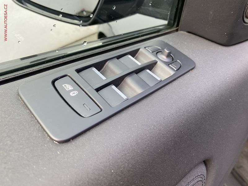 Land Rover Discovery Sport (2020) 2.0D, Sport, LED, navi, panor - fotka 13 z 17