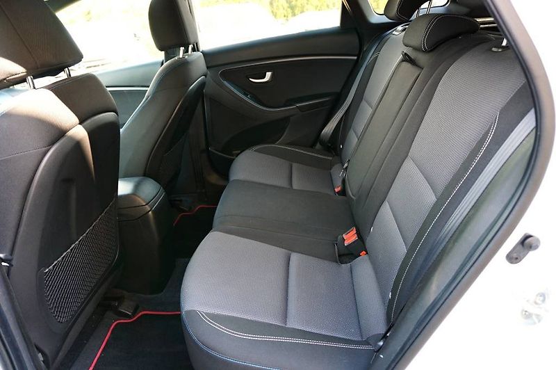 Hyundai i30 (2016) CZECH GO! 1,6 GDI 99 kW - fotka 20 z 44
