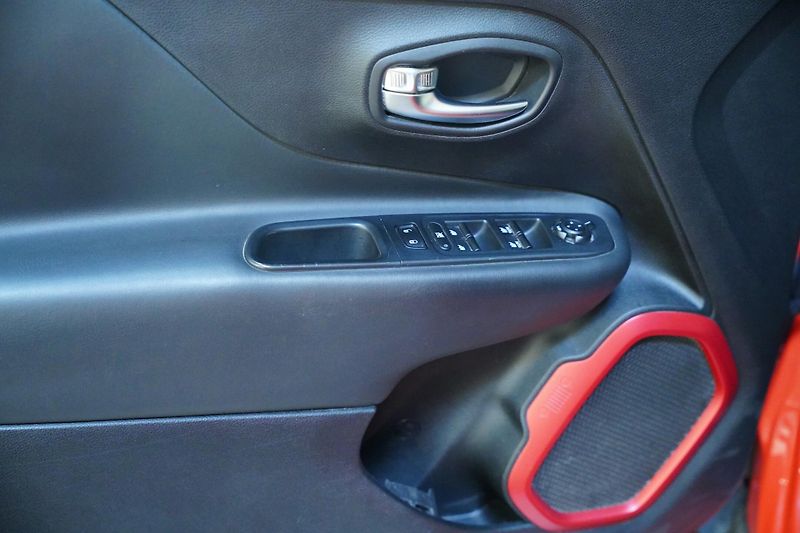 Jeep Renegade - fotka 13 z 27