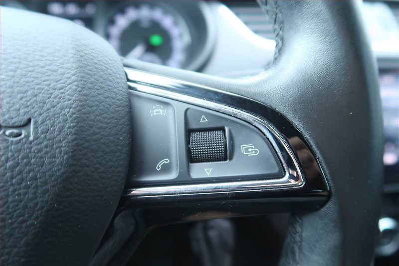 Škoda Octavia (2017) 1.6 TDI, Automat, Navi - fotka 19 z 23