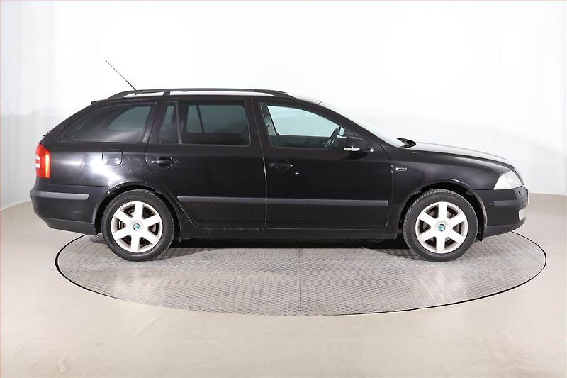 Škoda Octavia (2008) Laurin&Klement 2.0 TDI - fotka 6 z 24