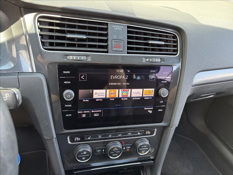 Volkswagen Golf 1,0 TSI 81 kW Comfortline - fotka 35 z 48