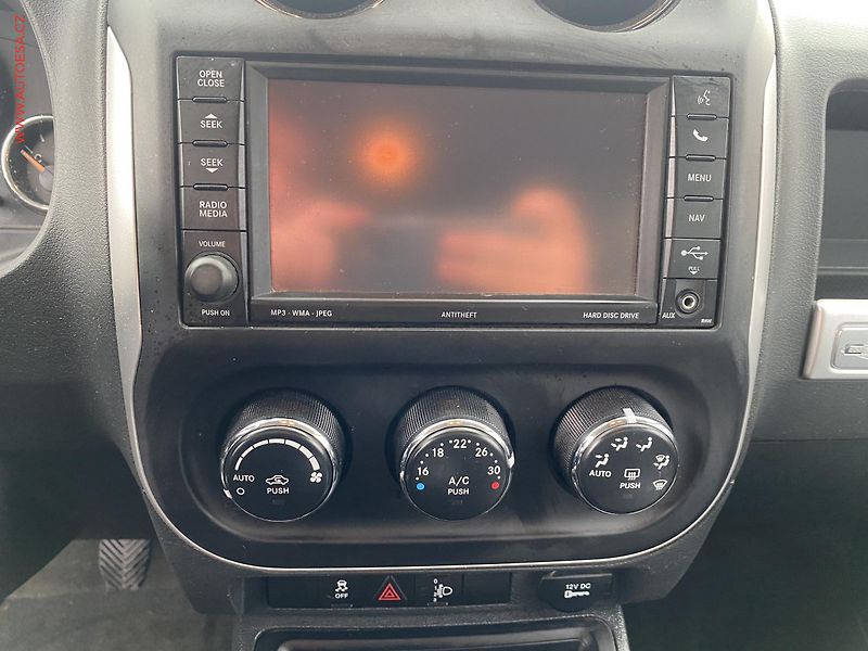 Jeep Compass (2015) 2.2CRD 4x4, ČR, AC, temp - fotka 12 z 16