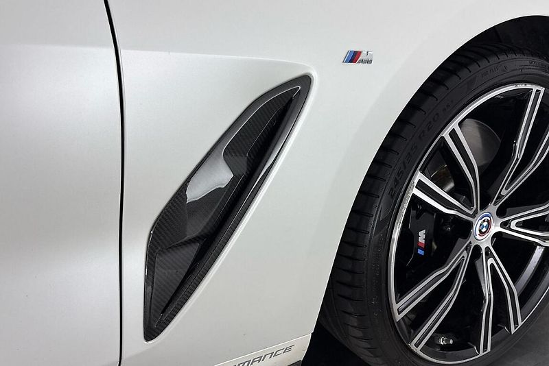 BMW Řada 8 M850i xDrive - fotka 31 z 33