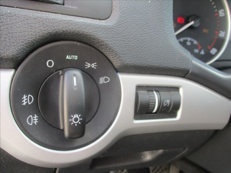 Škoda Octavia 1,4 TSI, serviska,tažné,1.maj, - fotka 21 z 32