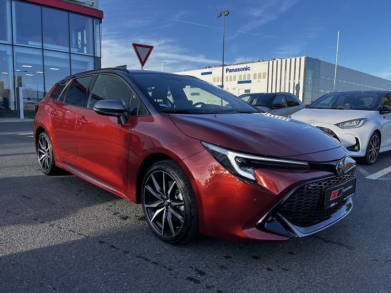 Toyota Corolla TS 2.0 Hybrid GR Sport - fotka 2 z 27