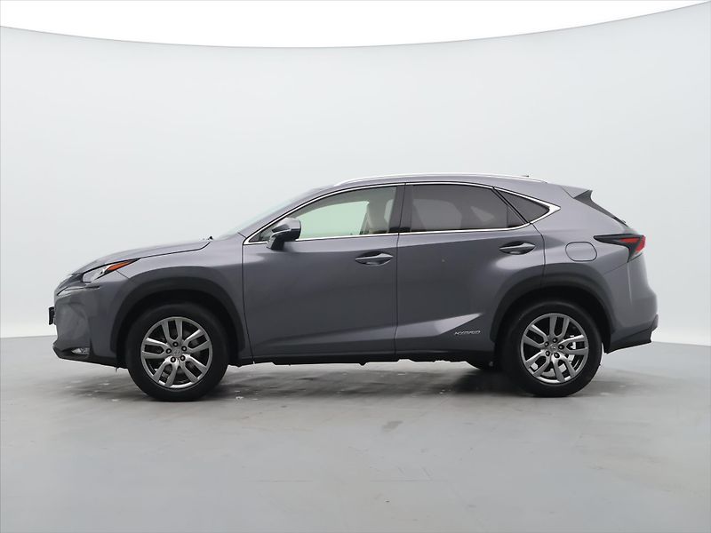 Lexus NX 300h 2,5 145kW 4WD Premium AUT - fotka 4 z 38